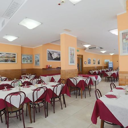 Hotel Milena Ріміні Екстер'єр фото